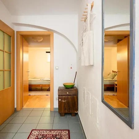 Апартаменти Central, Calm Oasis With Private Parking Грац
